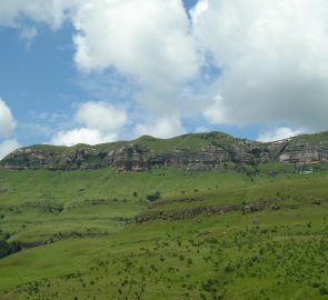 Pohled na druhou stranu údolí Royal Natal - Dračí hory