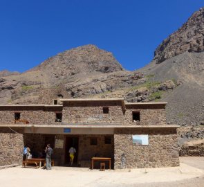 Chata Refuge Toubkal - základní tábor při výstupu na Jebel Toubkal