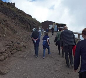 Občerstvení na cestě ke kráteru sopky Vesuv