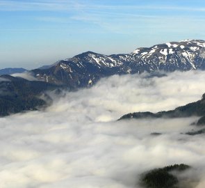Pohoří Veitsch Alpe v ranní inverzi