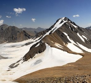 Ledovec Frozen field, hora Chatkara a údolí Irik