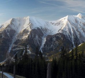 Salaše Obere Handl Alm, v pozadí Eisenerzer Alpen