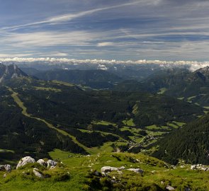 Pohled z vrcholu Gamsfeldu na Dachstein a pohoří Tennengebirge