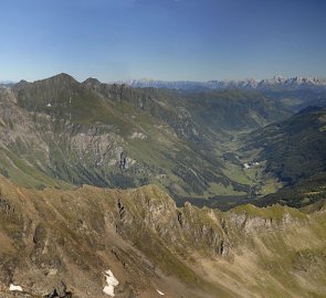 Pohled z vrcholu hory Schareck na velkou část horské skupiny Goldberg Gruppe