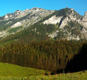 Pohoří Eisenerzské Alpy od salaší Hirnalm