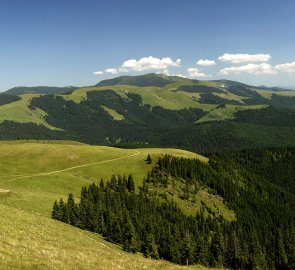 Pohled na pohoří Suhard v Karpatech