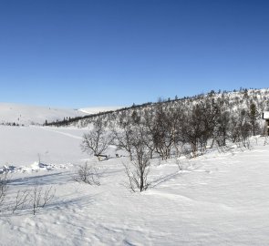 Horské údolí u srubu Rautulampi v Národním parku Urho Kekkonen