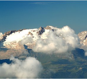 Dolomity - pohled na Marmoladu z vrcholu Piz Conturines