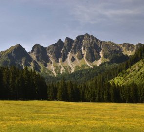 Pohled na skalnatý hřeben hory Gamskögel