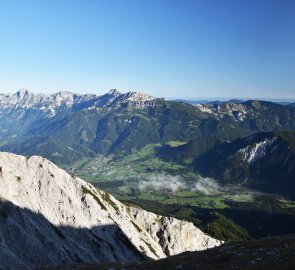 Pohled z sedla na horskou skupinu Haller Mauern