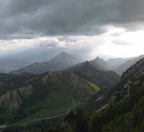 Pohled z vrcholu hory Redling v pohoří Totes Gebirge