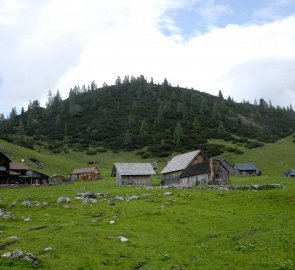 Chata Hochmölbinghütte a salaše v pohoří Totes Gebirge