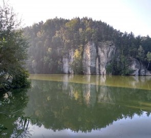 Věžický rybník v Podtroseckém údolí v Českém ráji