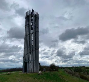 Rozhledna Akátová věž na kopci Výhon