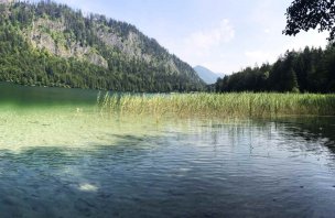 Okružní výlet kolem jezera Langbathsee nedaleko Traunsee