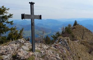 Jarní hřebenovka Steinerner Jäger v Hornorakouském předhůří Alp