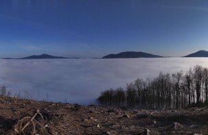 Ascent to Skalka during a beautiful inversion