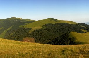 Letní přechod pohoří Suhard v rumunských Karpatech